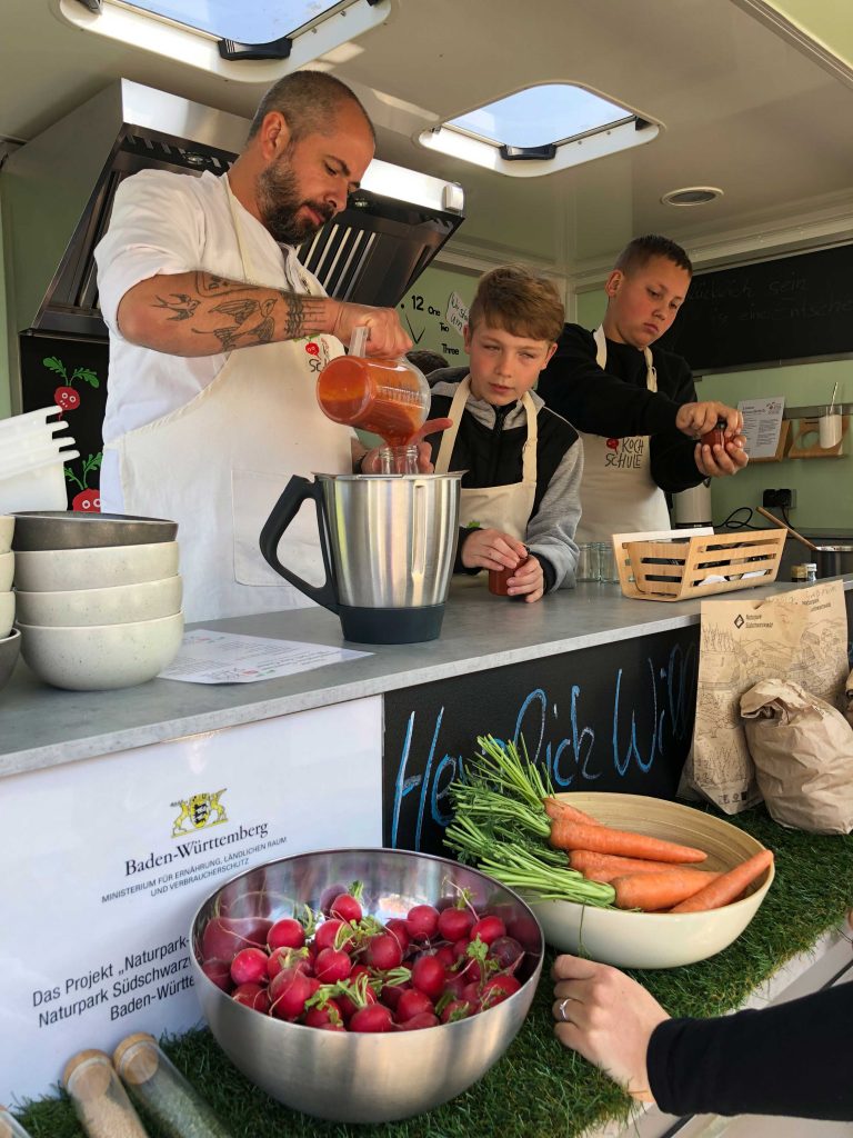 Impressionen vom Besuch des Kochbusses an der Sonnenlugerschule
