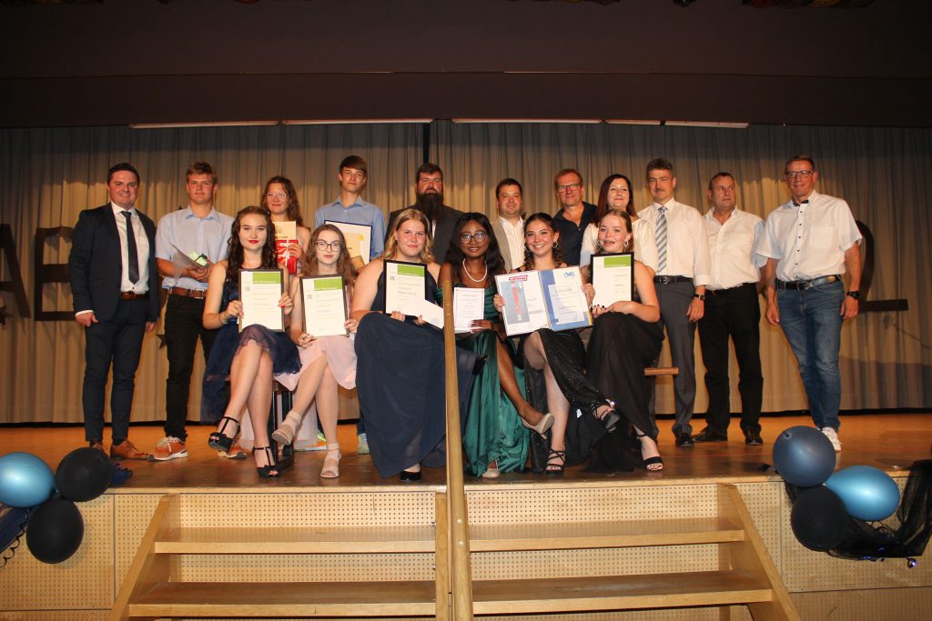 Bild der Preisträger aus den Abschlussklassen 2022